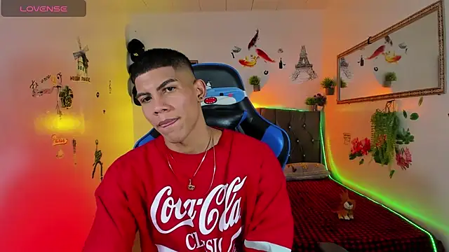 Snapshot of Damian_latinxxx chatting on October 6, 12:52 am Damian latinxxx online show from October 6, 12:52 am