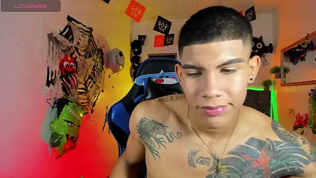 Snapshot of Damian_latinxxx chatting on October 8, 2:53 am Damian latinxxx online show from October 8, 2:53 am