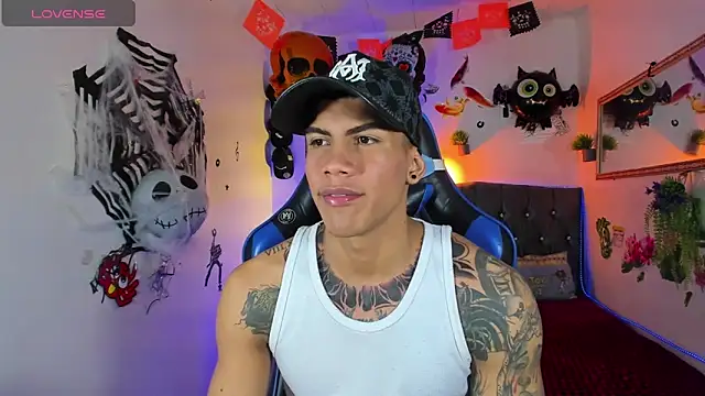 Snapshot of Damian_latinxxx chatting on October 13, 3:06 am Damian latinxxx online show from October 13, 3:06 am