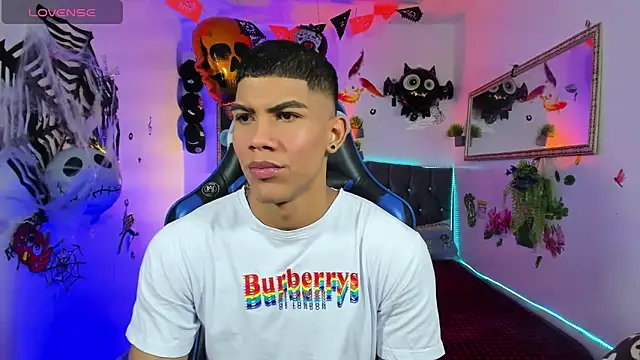 Snapshot of Damian_latinxxx chatting on October 15, 3:06 am Damian latinxxx online show from October 15, 3:06 am