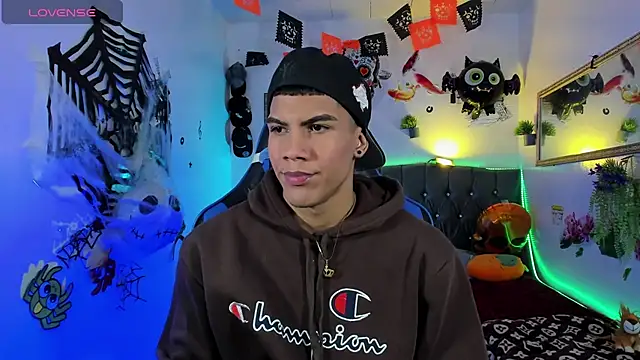 Snapshot of Damian_latinxxx chatting on October 19, 3:07 am Damian latinxxx online show from October 19, 3:07 am