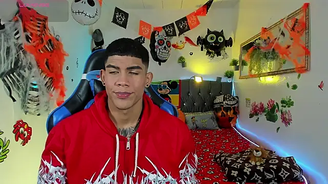 Snapshot of Damian_latinxxx chatting on October 22, 3:07 am Damian latinxxx online show from October 22, 3:07 am