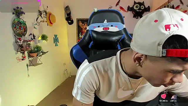 Snapshot of Damian_latinxxx chatting on November 10, 3:05 am Damian latinxxx online show from November 10, 3:05 am