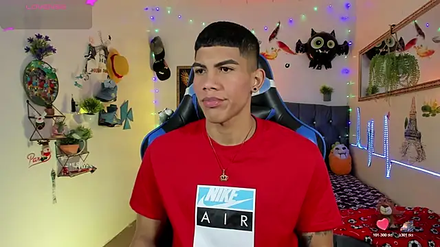 Snapshot of Damian_latinxxx chatting on November 12, 3:18 am Damian latinxxx online show from November 12, 3:18 am