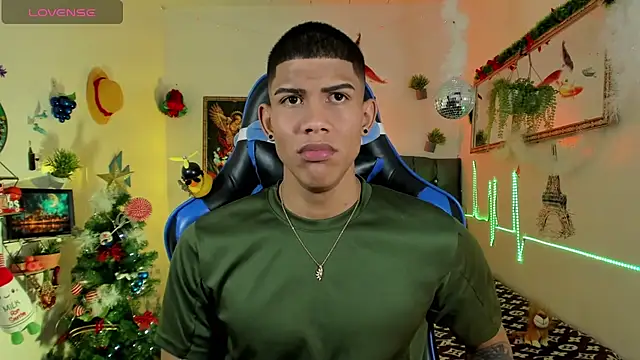 Snapshot of Damian_latinxxx chatting on November 26, 3:18 am Damian latinxxx online show from November 26, 3:18 am