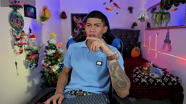 Snapshot of Damian_latinxxx chatting on December 2, 3:12 am Damian latinxxx online show from December 2, 3:12 am