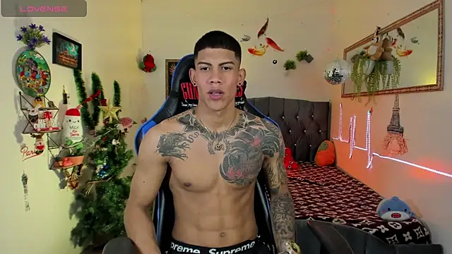 Snapshot of Damian_latinxxx chatting on December 4, 3:16 am Damian latinxxx online show from December 4, 3:16 am