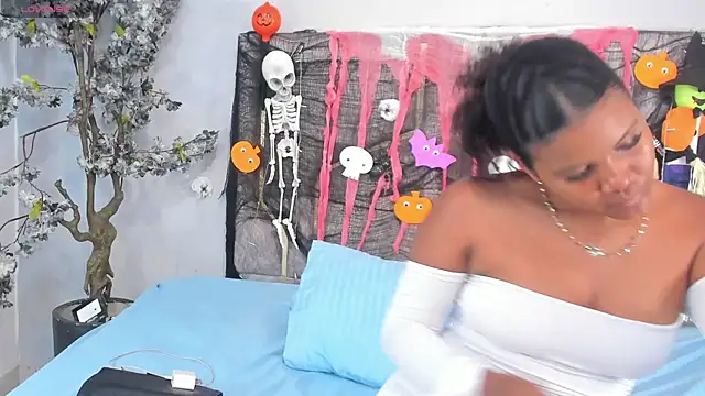 Isabellsmmith online show from October 18, 7:47 pm