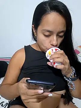 Snapshot of MarianaByanchi chatting on December 28, 2:01 am MarianaByanchi online show from December 28, 2:01 am