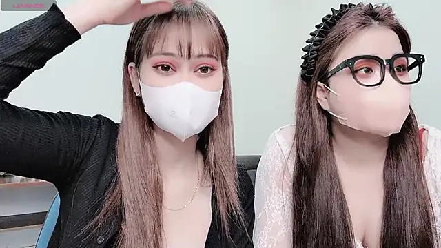 Snapshot of LyLy_Office chatting on December 23, 12:19 pm LyLy Office online show from December 23, 12:19 pm