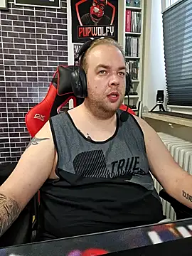 PupW0lfy online show from December 16, 3:11 pm