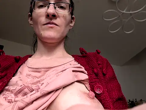 Snapshot of Milky_hairy_mommy chatting on March 15, 11:29 am Milky hairy mommy online show from March 15, 11:29 am