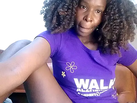 Snapshot of Claris2 chatting on October 26, 6:58 pm Claris2 online show from October 26, 6:58 pm