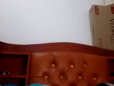 Snapshot of Claris2 chatting on November 2, 5:59 pm Claris2 online show from November 2, 5:59 pm