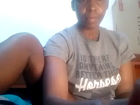 Snapshot of Claris2 chatting on November 19, 8:20 pm Claris2 online show from November 19, 8:20 pm