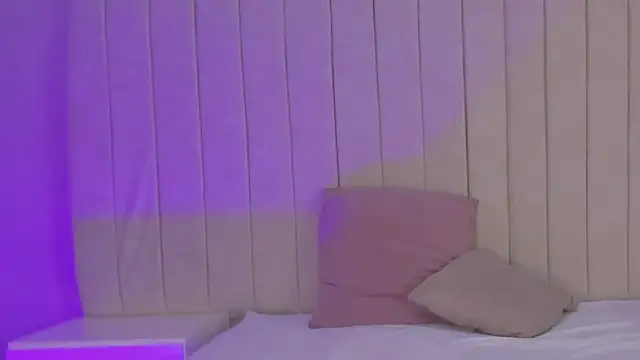 Snapshot of Littleolivia_ chatting on February 4, 3:57 pm Littleolivia online show from February 4, 3:57 pm