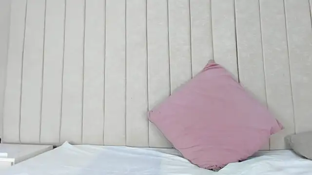 Snapshot of Littleolivia_ chatting on February 5, 1:00 pm Littleolivia online show from February 5, 1:00 pm