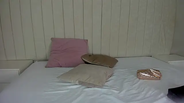 Snapshot of Littleolivia_ chatting on February 21, 1:11 pm Littleolivia online show from February 21, 1:11 pm