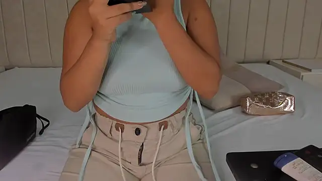 Snapshot of Littleolivia_ chatting on February 25, 1:17 pm Littleolivia online show from February 25, 1:17 pm