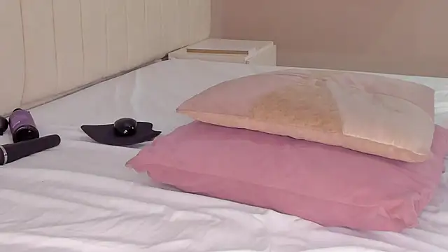 Snapshot of Littleolivia_ chatting on February 25, 7:47 pm Littleolivia online show from February 25, 7:47 pm