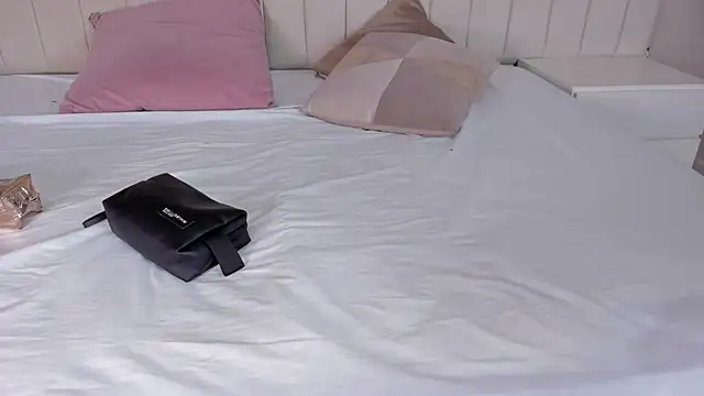 Snapshot of Littleolivia_ chatting on February 26, 1:08 pm Littleolivia online show from February 26, 1:08 pm