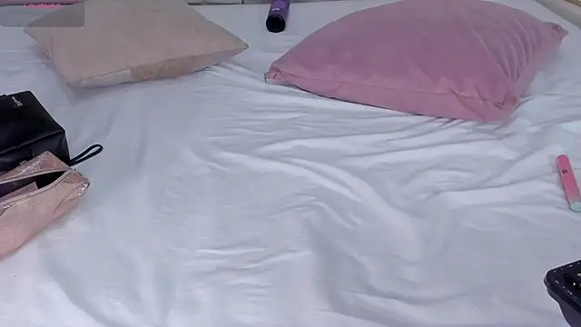 Snapshot of Littleolivia_ chatting on March 20, 1:15 pm Littleolivia online show from March 20, 1:15 pm