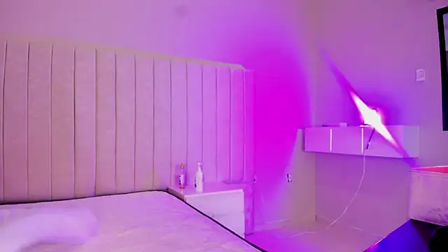 Snapshot of Littleolivia_ chatting on December 3, 12:36 pm Littleolivia online show from December 3, 12:36 pm