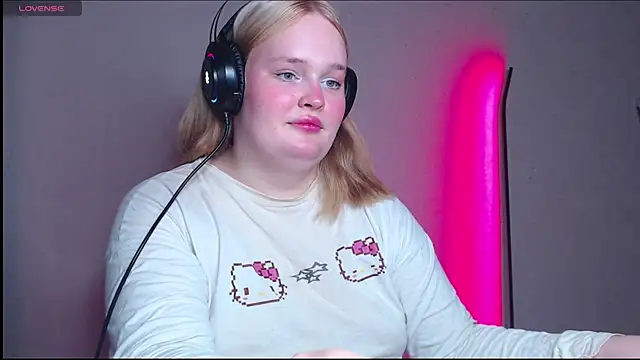 Snapshot of rozzhaos8 chatting on October 31, 5:25 pm rozzhaos8 online show from October 31, 5:25 pm