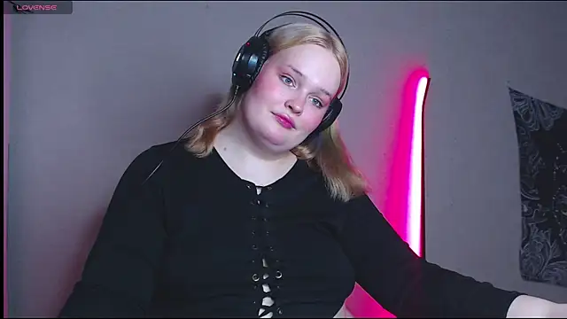 Snapshot of rozzhaos8 chatting on November 7, 9:04 pm rozzhaos8 online show from November 7, 9:04 pm