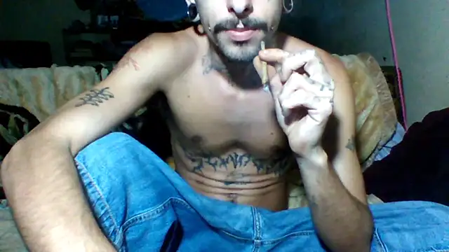 Snapshot of sellvageria chatting on December 1, 8:03 pm sellvageria online show from December 1, 8:03 pm