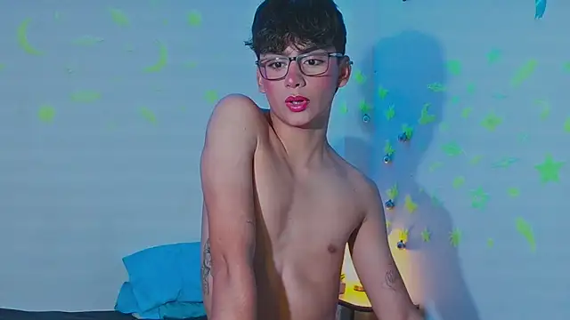 Snapshot of arnold_laurent_ chatting on December 11, 10:38 pm arnold laurent online show from December 11, 10:38 pm