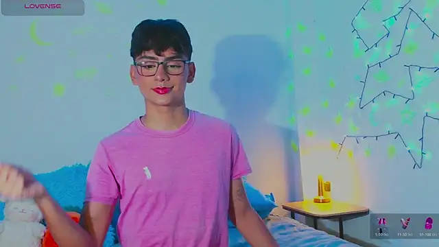 Snapshot of arnold_laurent_ chatting on January 7, 9:03 pm arnold laurent online show from January 7, 9:03 pm