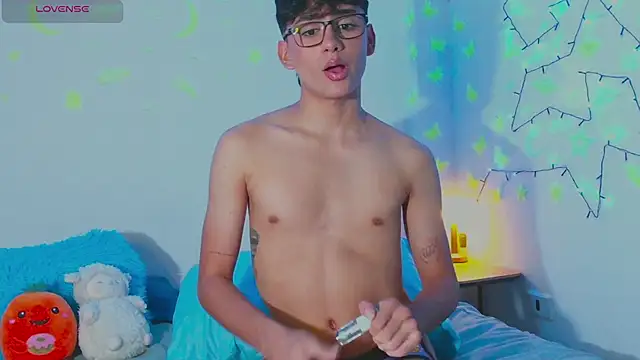 Snapshot of arnold_laurent_ chatting on January 9, 3:15 am arnold laurent online show from January 9, 3:15 am