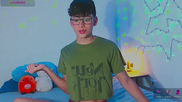 Snapshot of arnold_laurent_ chatting on January 12, 11:15 pm arnold laurent online show from January 12, 11:15 pm