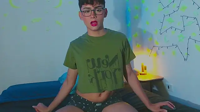 Snapshot of arnold_laurent_ chatting on January 30, 11:34 pm arnold laurent online show from January 30, 11:34 pm