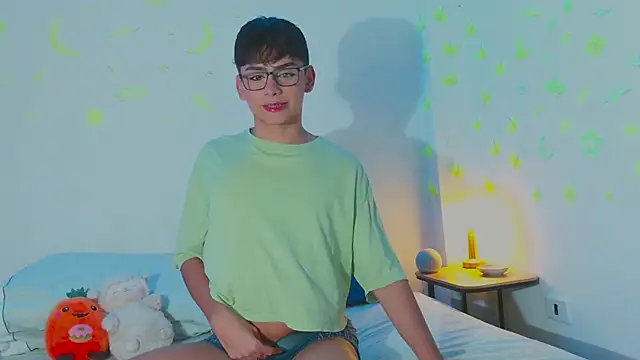 Snapshot of arnold_laurent_ chatting on February 9, 8:56 pm arnold laurent online show from February 9, 8:56 pm