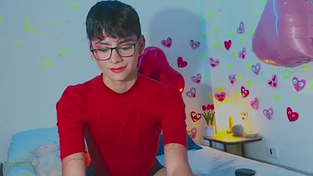 Snapshot of arnold_laurent_ chatting on February 13, 9:27 pm arnold laurent online show from February 13, 9:27 pm