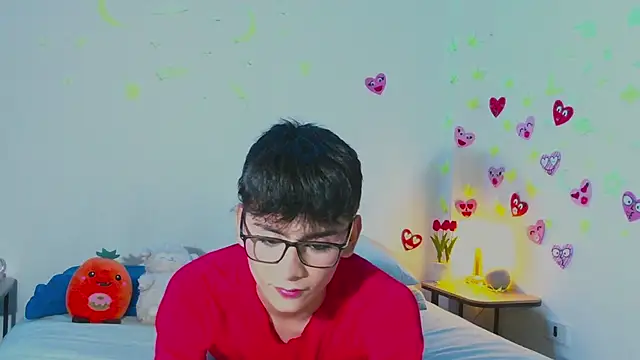 Snapshot of arnold_laurent_ chatting on February 17, 9:19 pm arnold laurent online show from February 17, 9:19 pm