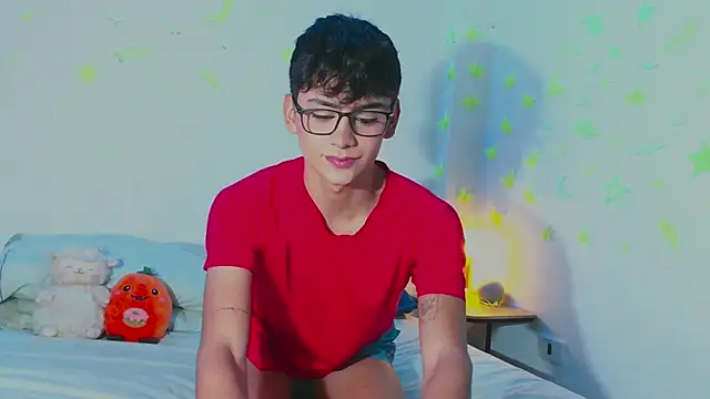 Snapshot of arnold_laurent_ chatting on February 19, 7:27 pm arnold laurent online show from February 19, 7:27 pm