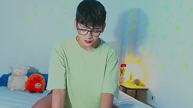 Snapshot of arnold_laurent_ chatting on February 24, 7:19 pm arnold laurent online show from February 24, 7:19 pm