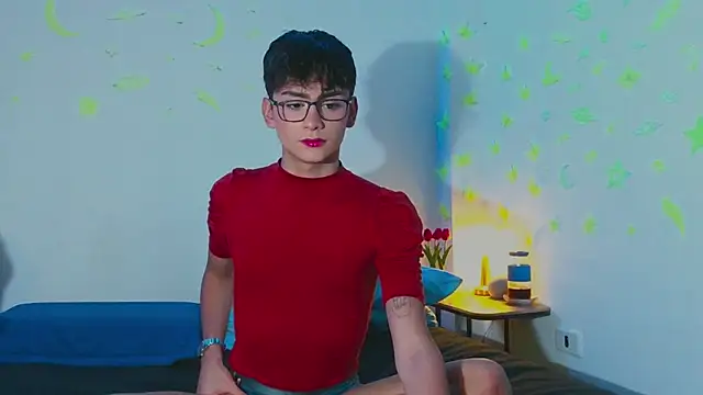 Snapshot of arnold_laurent_ chatting on March 3, 8:21 pm arnold laurent online show from March 3, 8:21 pm