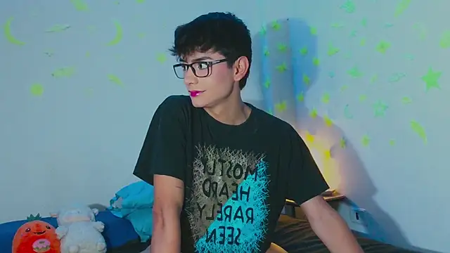 Snapshot of arnold_laurent_ chatting on March 4, 7:54 pm arnold laurent online show from March 4, 7:54 pm