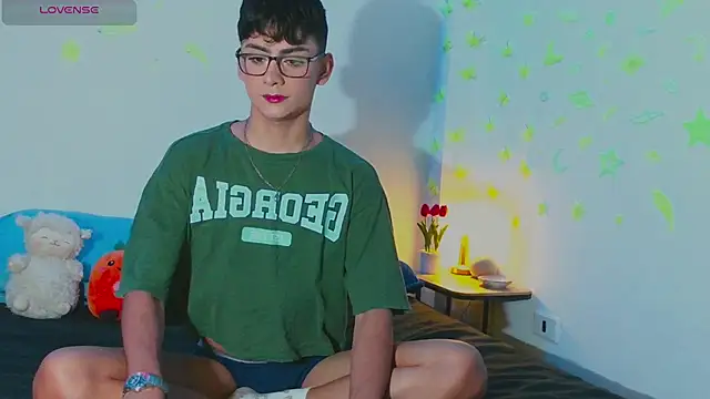 Snapshot of arnold_laurent_ chatting on March 14, 9:00 pm arnold laurent online show from March 14, 9:00 pm