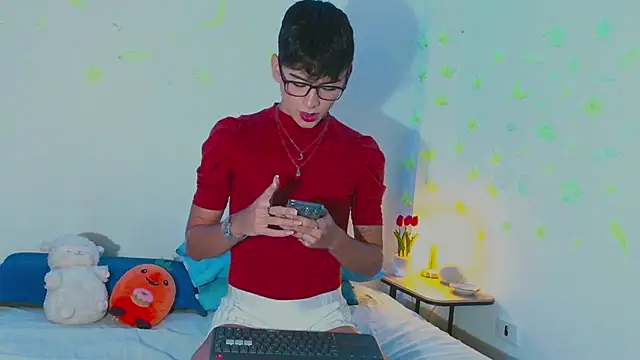 Snapshot of arnold_laurent_ chatting on March 18, 7:42 pm arnold laurent online show from March 18, 7:42 pm