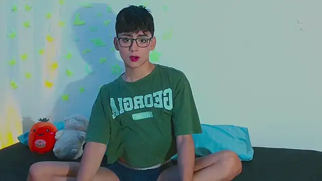 Snapshot of arnold_laurent_ chatting on March 21, 7:13 pm arnold laurent online show from March 21, 7:13 pm