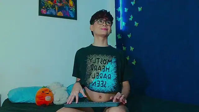 Snapshot of arnold_laurent_ chatting on October 22, 7:19 am arnold laurent online show from October 22, 7:19 am