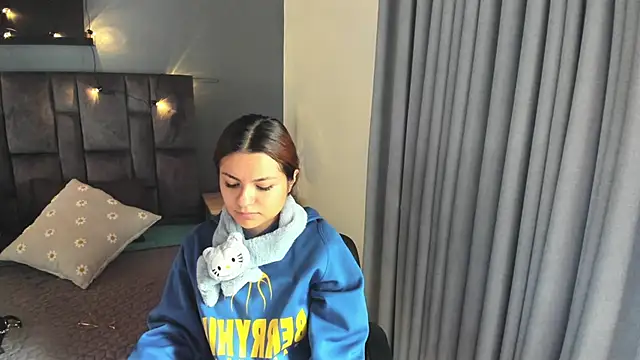 Snapshot of AbbyWathson chatting on September 18, 8:00 pm AbbyWathson online show from September 18, 8:00 pm