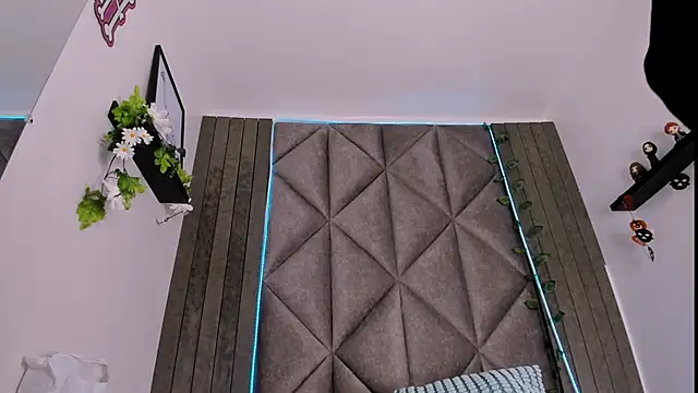 Snapshot of AbbyWathson chatting on October 30, 7:25 pm AbbyWathson online show from October 30, 7:25 pm