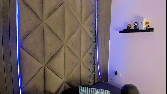 Snapshot of AbbyWathson chatting on November 5, 11:21 am AbbyWathson online show from November 5, 11:21 am