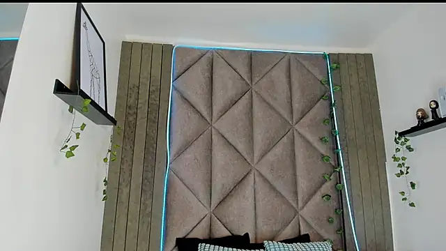 Snapshot of AbbyWathson chatting on November 9, 11:52 am AbbyWathson online show from November 9, 11:52 am